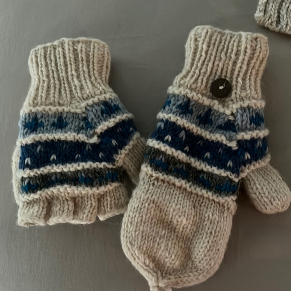 Mittens-wool